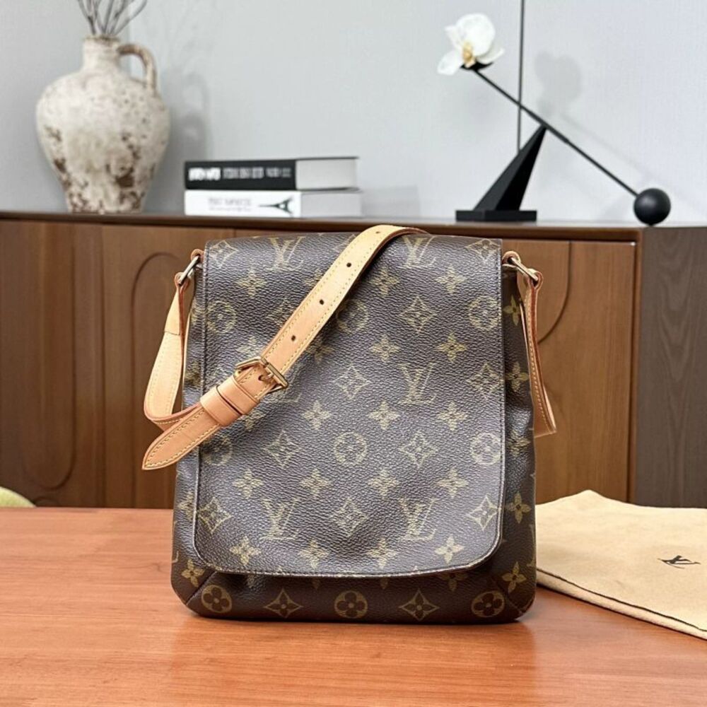Louis Vuitton Women Pre-Loved Bag Very Good Condition